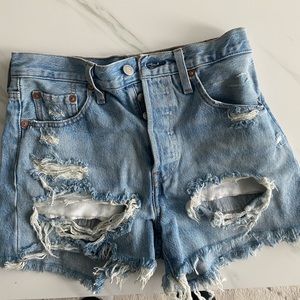 Levi 501 Shorts size 25